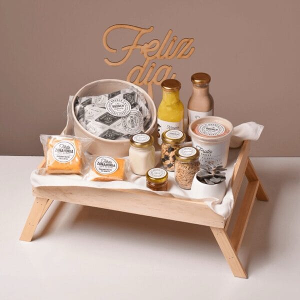 Brunch in bed mantel blanco toper feliz dia