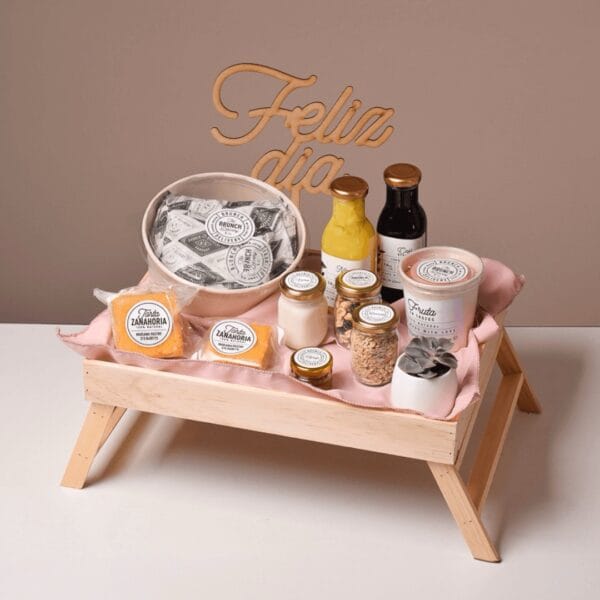 Brunch in bed mantel palo de rosa toper feliz dia